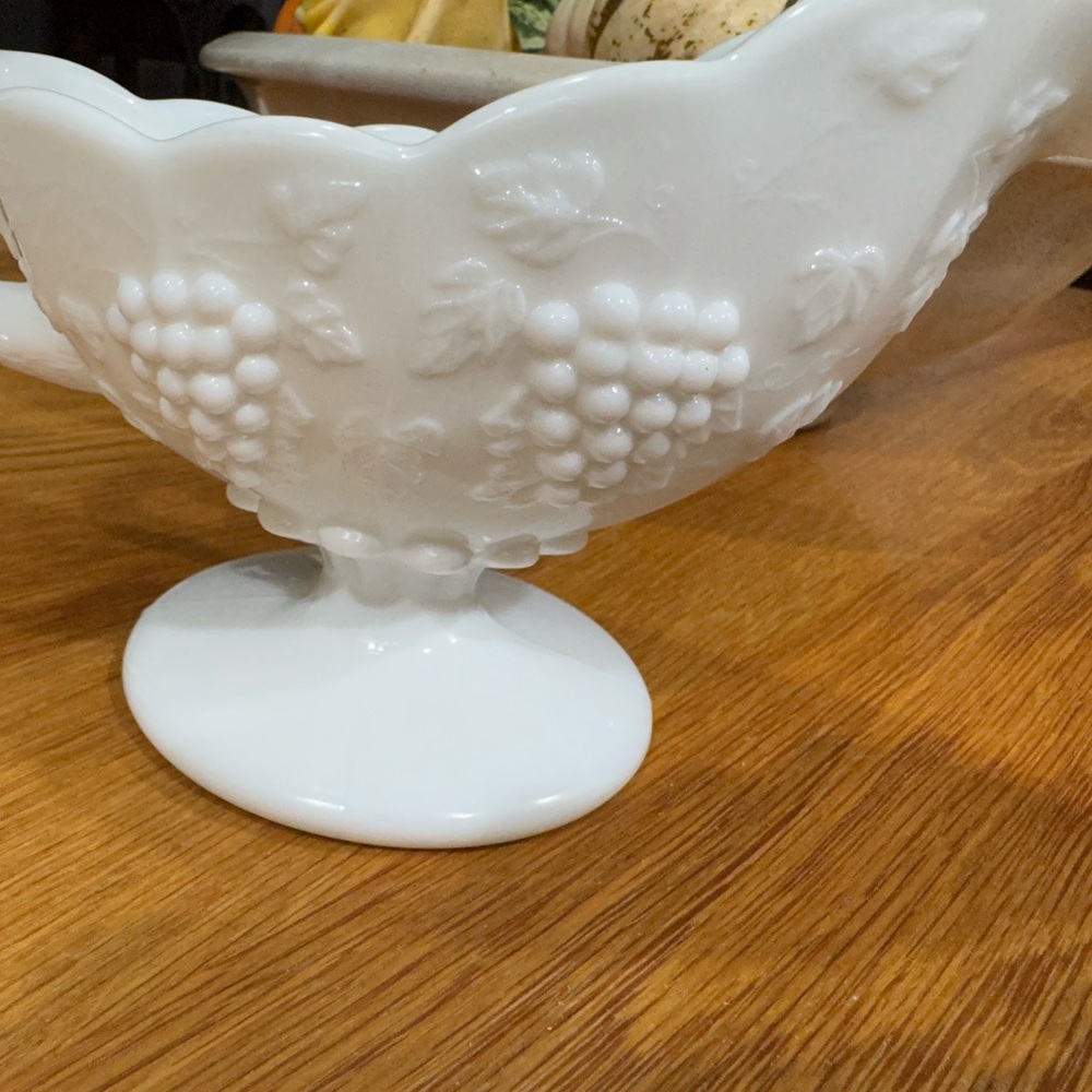 Westmoreland paneled gravy boat - Picture 7 of 9